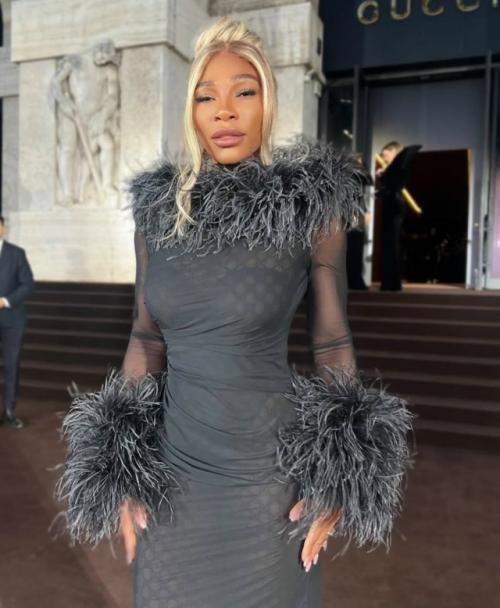 Серена Уильямс хвастает стройной фигурой (а какая талия) на показе Gucci. 02