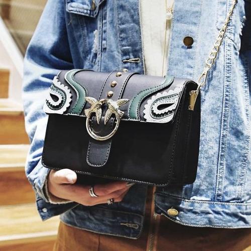 Шикарные сумки с акцентной пряжкой будут блистать в новом 2020 году. 01