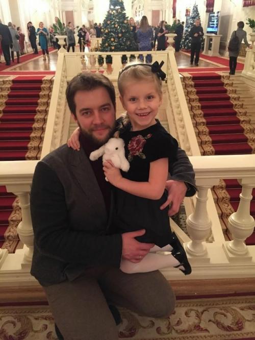 Екатерина волкова появилась на публике вместе с очаровательной дочерью Лизой. 02