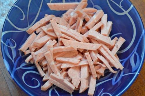 Салат с копченой колбасой и морковью. 02 Салат с копченой колбасой и морковью. 02