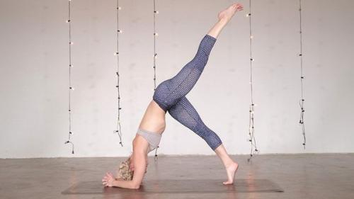 4 асаны, которые помогут освоить стойку на предплечьях. 03