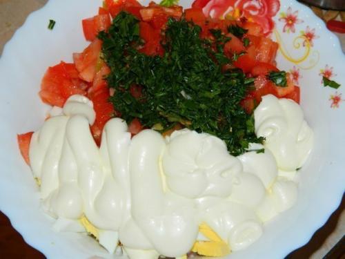 Салат Праздничный.   Салат из куриного мяса, ветчины, овощей и сыра получается очень вкусным и сытным. 04