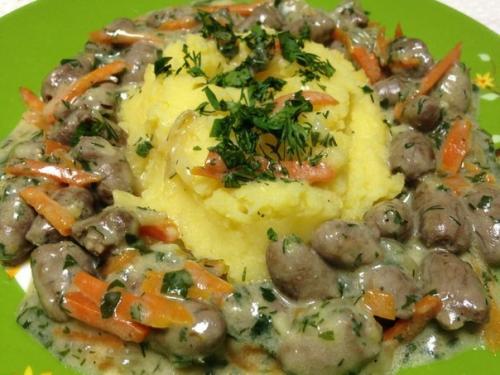 Тушеные куриные сердечки. Тушеные куриные сердечки.