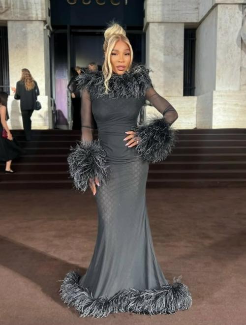 Серена Уильямс хвастает стройной фигурой (а какая талия) на показе Gucci. 03