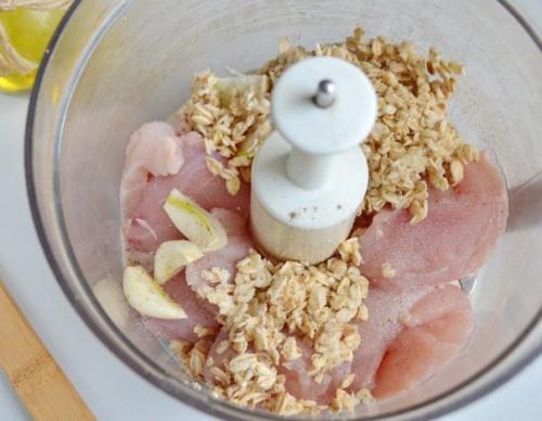 Куриные котлеты с Овсянкой и сметанным соусом. 01