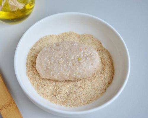 Куриные котлеты с Овсянкой и сметанным соусом. 04