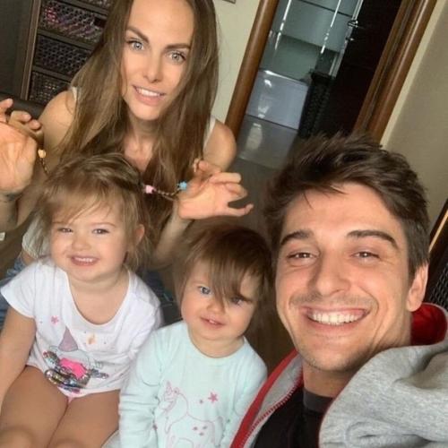 Актёр Станислав Бондаренко, его жена Аурика Алёхина и их прекрасные дети. 02