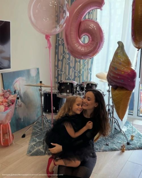 Вчера дочка виктории дайнеко своё 10-летие отпраздновала! 02