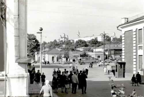 Знаете ли вы, как выглядели старый вокзал в городе Владимир, старый автовокзал и привокзальная площадь до открытия нового здания в 1975 году? 07