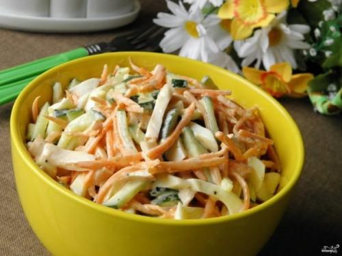 Салат с копченой курицей, корейской морковью и огурцом. 01