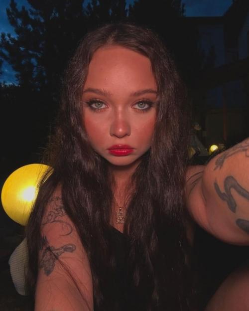 Аня Енина заявила, что в её песнях нет никакого деструктивного контента. 01