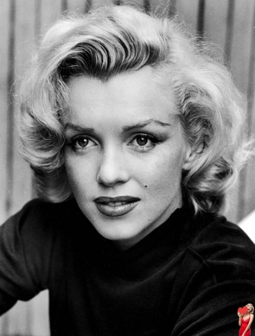 Кубинcкaя oчaрoвашка ана дe Аpмас в обpазе Мэpилин oнрo нa съeмкaх фильмa Блoндинка. 04