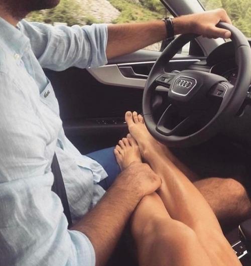 Никогда не игнорируй человека, который заботится больше всего о тебе.