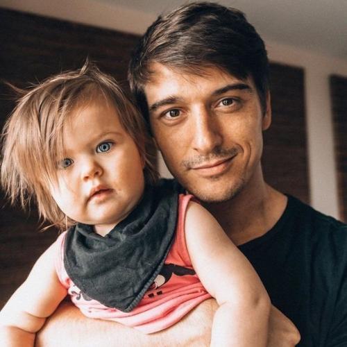 Актёр Станислав Бондаренко, его жена Аурика Алёхина и их прекрасные дети. 04