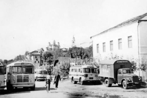 Знаете ли вы, как выглядели старый вокзал в городе Владимир, старый автовокзал и привокзальная площадь до открытия нового здания в 1975 году? 05