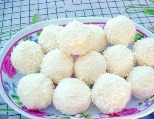 Конфеты - рафаэлло.

Ингредиенты: 

