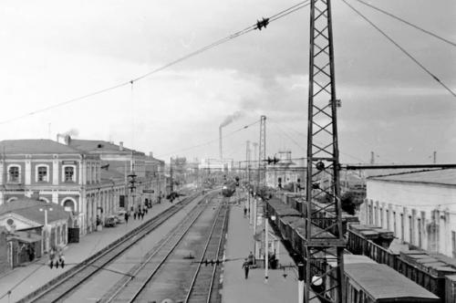 Знаете ли вы, как выглядели старый вокзал в городе Владимир, старый автовокзал и привокзальная площадь до открытия нового здания в 1975 году? 03