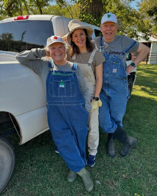 В 52 года Дженнифер гарнер полна энергии. 03