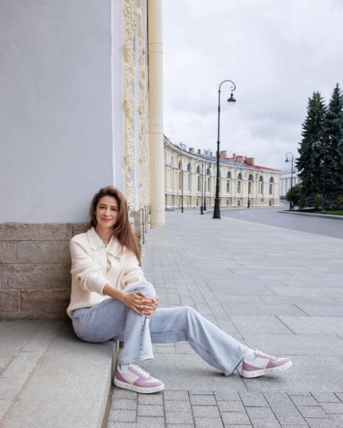 Равшана Куркова - российская актриса и продюсер, родилась 22 августа 1980 года в Ташкенте. 05