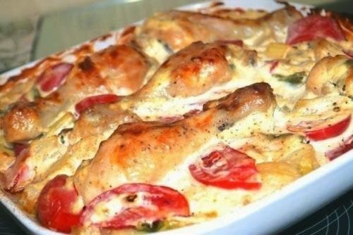 Курица с овощами в сметанном соусе. Курица с овощами в сметанном соусе.