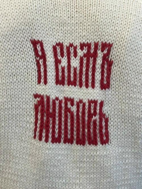 В сети появились фото со свадьбы 18-летнего актёра Тимофея кочнева и 20-летней актрисы Таисьи Калининой. 02