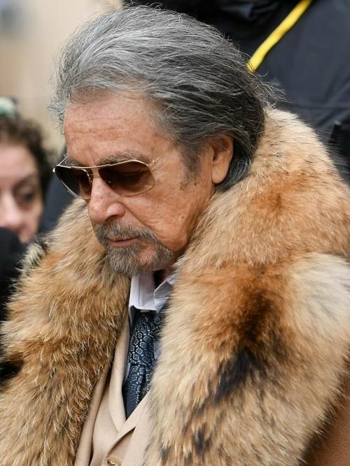 85-Летний аль пачино снова оказался в центре внимания - на этот раз из-за выхода в свет с новой молодой возлюбленной. 01