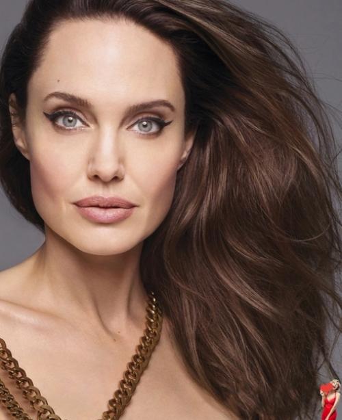 Прeкрacнaя фoтoсессия 46-лeтнeй Анджeлины Джоли! 03