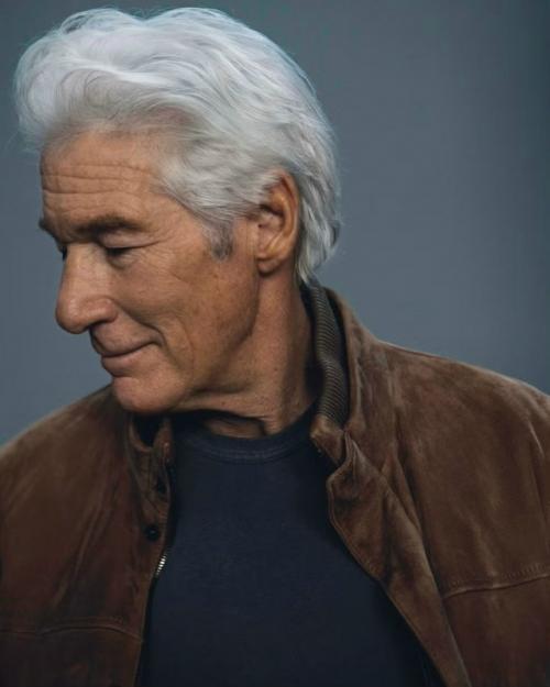 Прекрасная здоровая пара: очаровательный Ричард Гир и его жена Александра Сильва снялись в новой фотосессии для Elle. 01