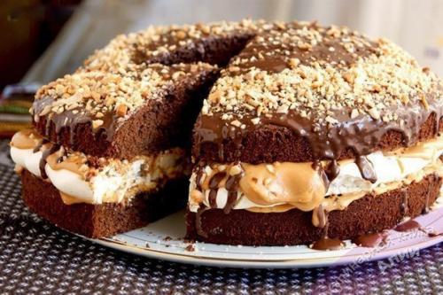 Почти как батончик Сникерс, , внимание, только в 10 раз вкуснее и больше: восхитительный торт!
