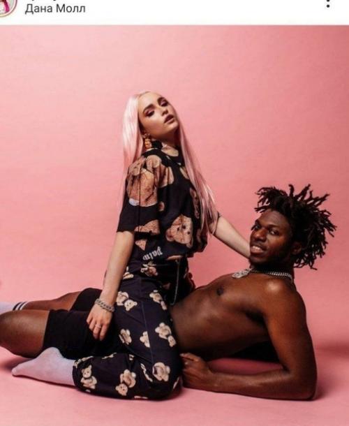 Только в том случае, если ты старая и не красивая, тебе можно фиолетовые волосы, если молодая красотка то нет. 03