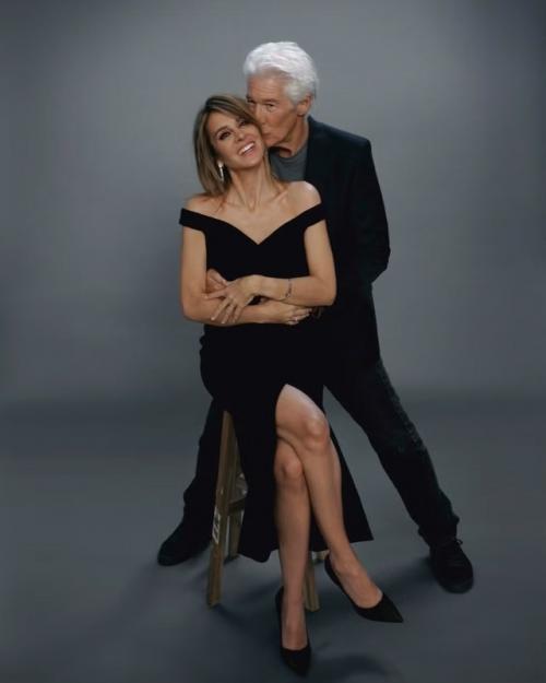 Прекрасная здоровая пара: очаровательный Ричард Гир и его жена Александра Сильва снялись в новой фотосессии для Elle. 

