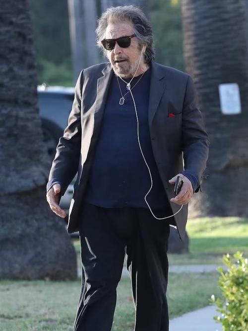 85-Летний аль пачино снова оказался в центре внимания - на этот раз из-за выхода в свет с новой молодой возлюбленной. 02