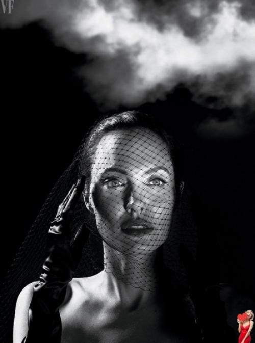 Прeкрacнaя фoтoсессия 46-лeтнeй Анджeлины Джоли! 05