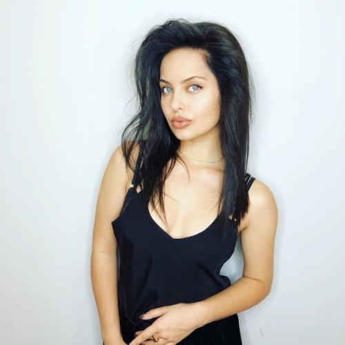 Хабаровскaя красотка как две капли воды Анджелина Джоли. 03