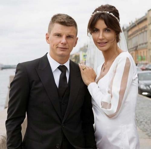 Экс - супруга Аршавина попросила прощения у Барановской, семью которой она разрушила. 04 Экс - супруга Аршавина попросила прощения у Барановской, семью которой она разрушила. 04