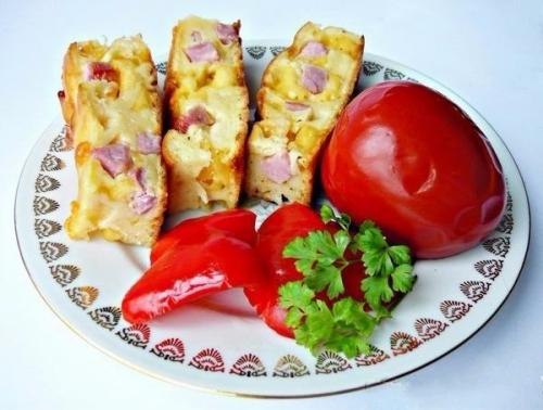 Пирог с колбасой и сыром на кефире. Пирог с колбасой и сыром на кефире.