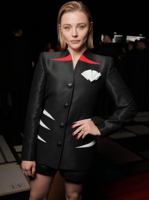 Хлоя морец, известная актриса, прославившаяся еще в юном возрасте, пережила публичный разрыв с бруклином Бекхэмом. 01