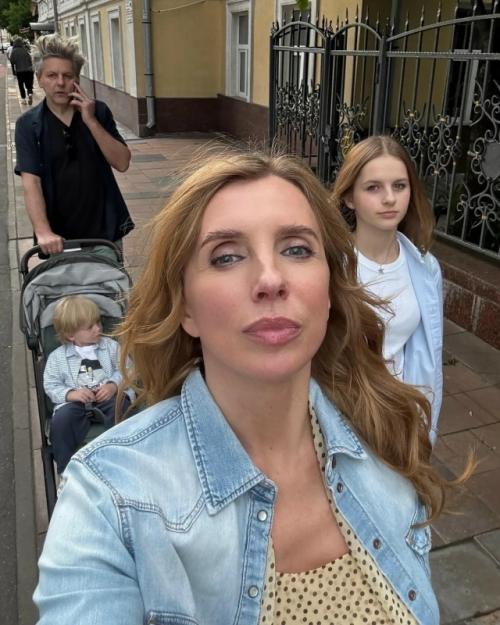 Светлана Бондарчук недавно поделилась трогательным фото с подросшим сынишкой Петей - в январе ему уже исполнилось три года!  