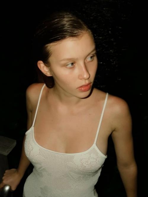 Аня пересильд вместе с Ваней Дмитриенко отправилась в долгожданный отпуск, чтобы отдохнуть от суеты и насладиться теплыми солнечными днями у моря.  