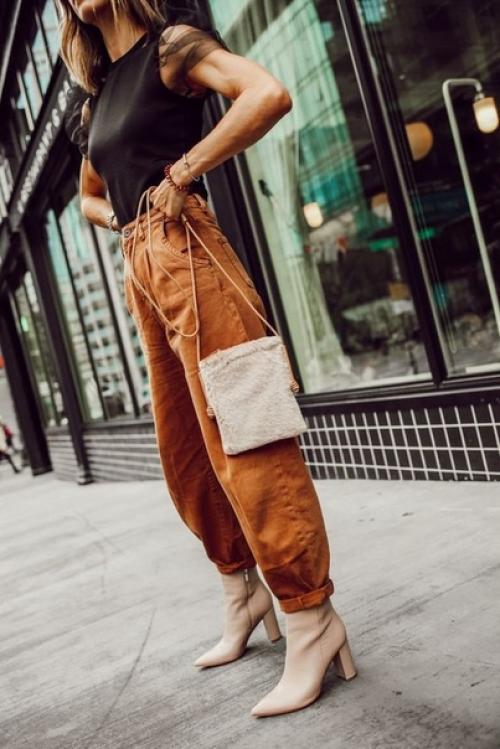 Любимчики многих - оверсайз джинсы покоряют всех своей универсальностью, практичностью и удобством. 01