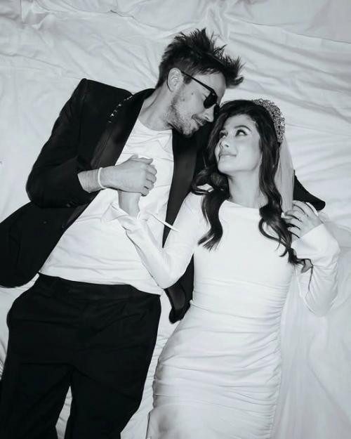 Александр петров и его жена Виктория отмечают свою Ситцевую Свадьбу. 01