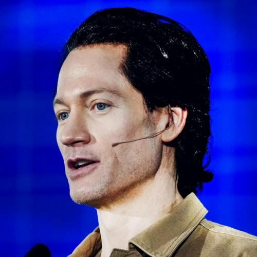 Брайан Джонсон, известный своими радикальными экспериментами над собственным телом, уверен, что путь к бессмертию уже почти пройден. 01