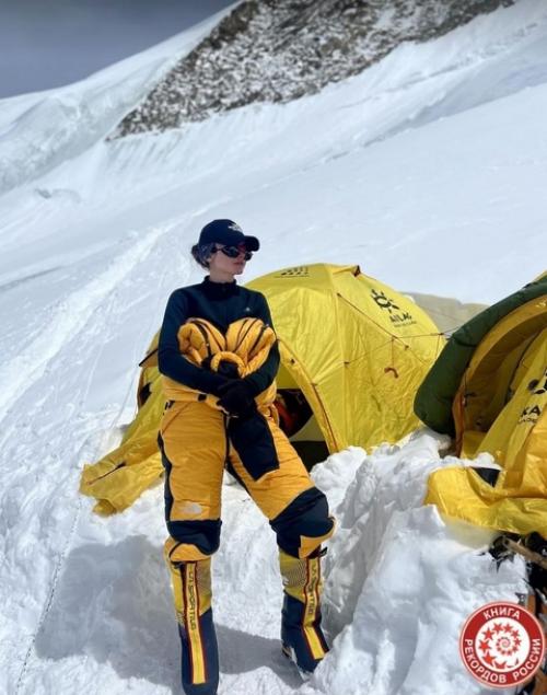 Боня, подвинься!  31-. Летняя Алина пекова стала первой россиянкой, покорившей все восьмитысячники земли. 04