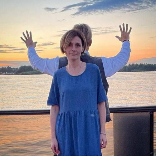 Одна из самых крепких пар отечественного шоу-бизнеса - актер и режиссер Иван охлобыстин и его супруга Оксана Арбузова вместе уже более 25 лет. 02