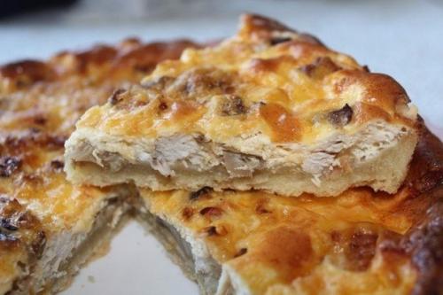 Киш с индейкой и грибами.