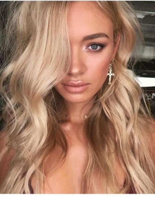 Натуральный блонд всегда был и будет в почете. 01