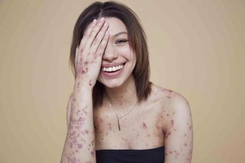 До тех пор, пока человек зависит от мнения других и от событий внешнего мира, он крайне уязвим и непременно несчастлив. 02