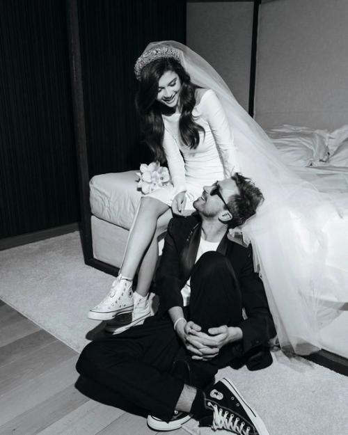 Александр петров и его жена Виктория отмечают свою Ситцевую Свадьбу. 03