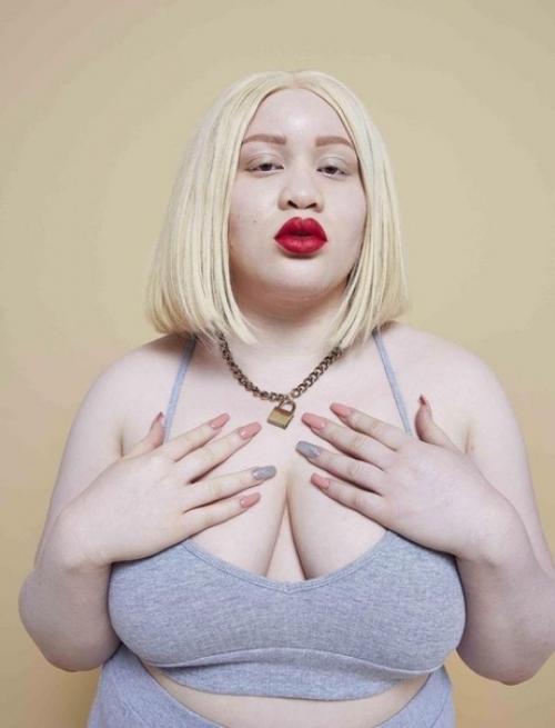 До тех пор, пока человек зависит от мнения других и от событий внешнего мира, он крайне уязвим и непременно несчастлив. 03