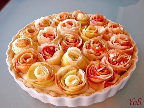 Яблочный пирог с розочками.